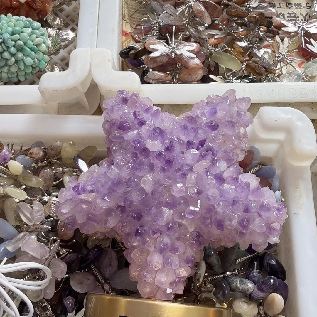 R***…未镶嵌颈饰绿水晶