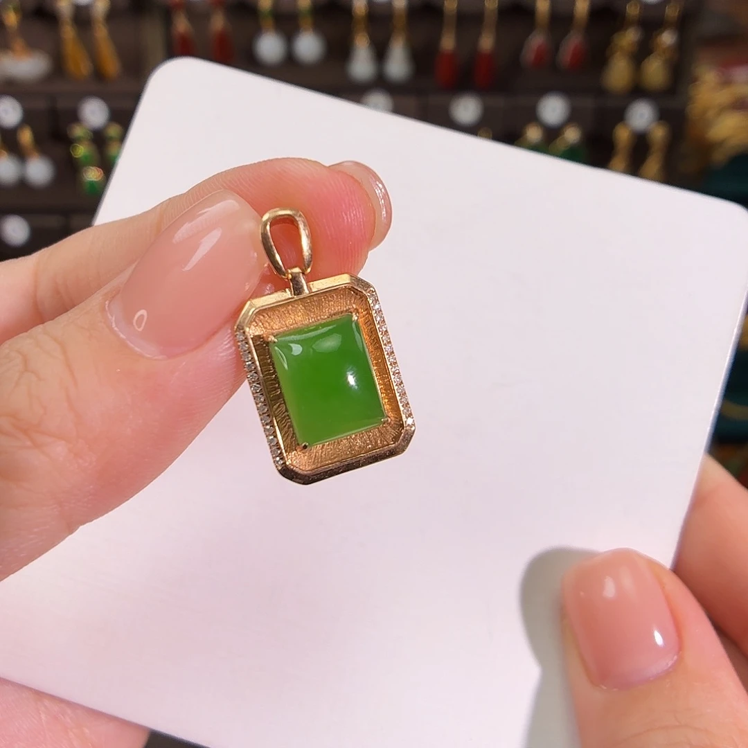 颈饰18K金镶嵌和田玉