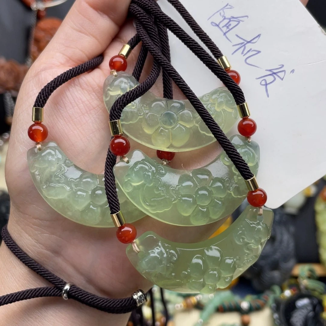 蛇纹石玉未镶嵌颈饰