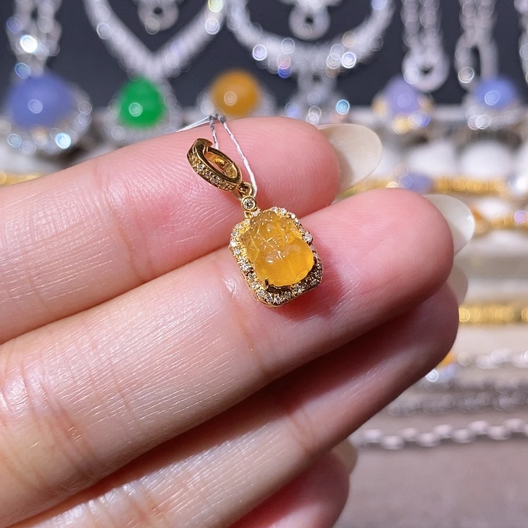 翡翠18K金镶嵌颈饰吊坠