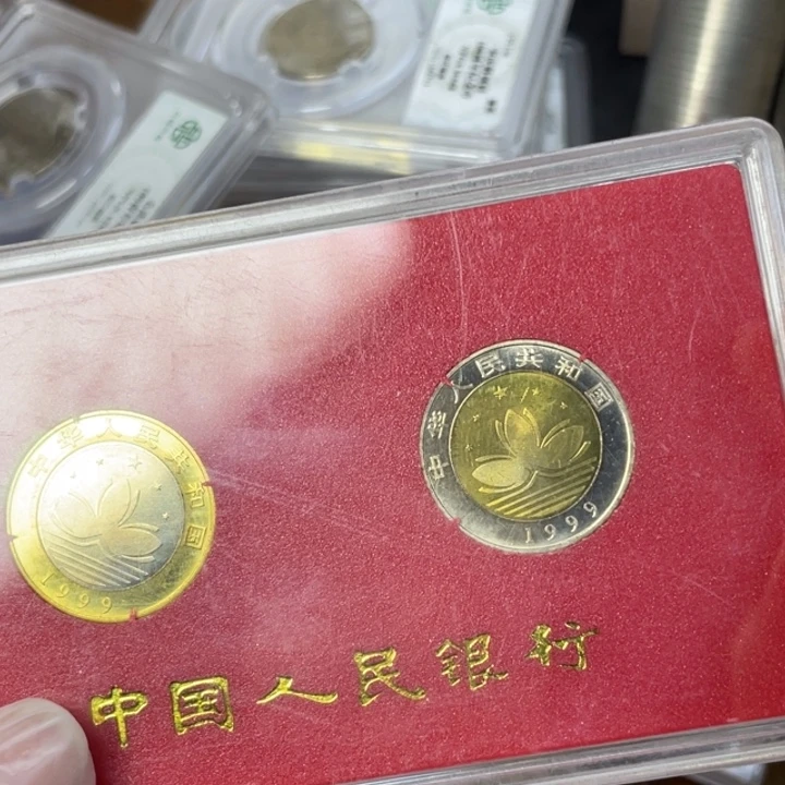 其他普通金属澳门一对。人行盒