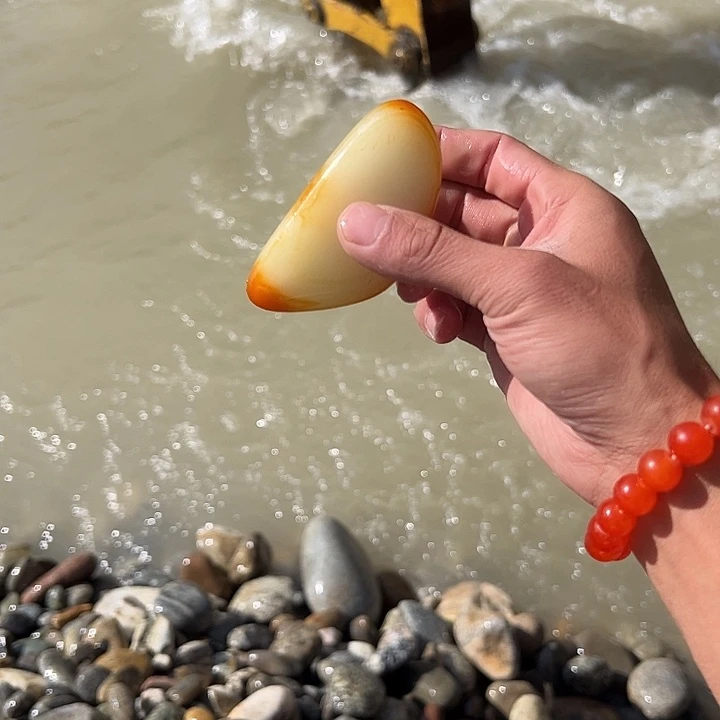 和田玉（糖玉）未镶嵌挂件