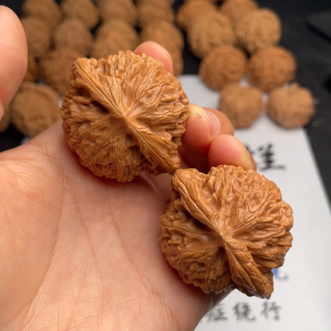 文玩核桃吊坠933。45灯