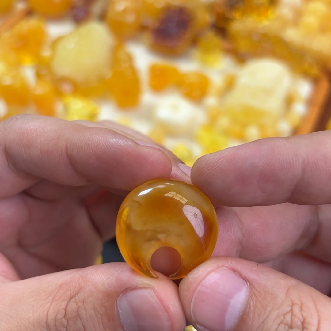 蜜蜡未镶嵌裸石月亮