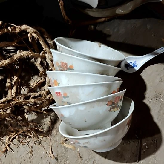 摆件陶瓷盘子碗啥都有