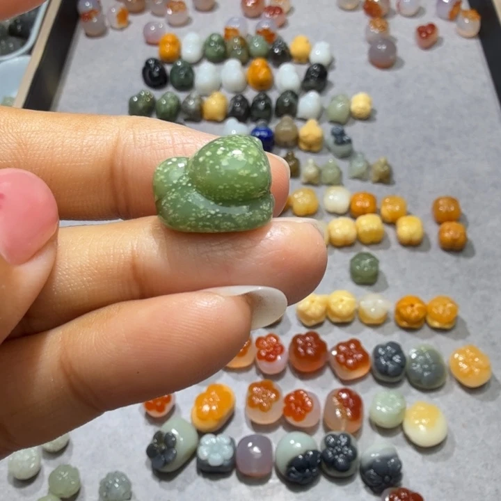 和田玉未镶嵌珠宝奇石