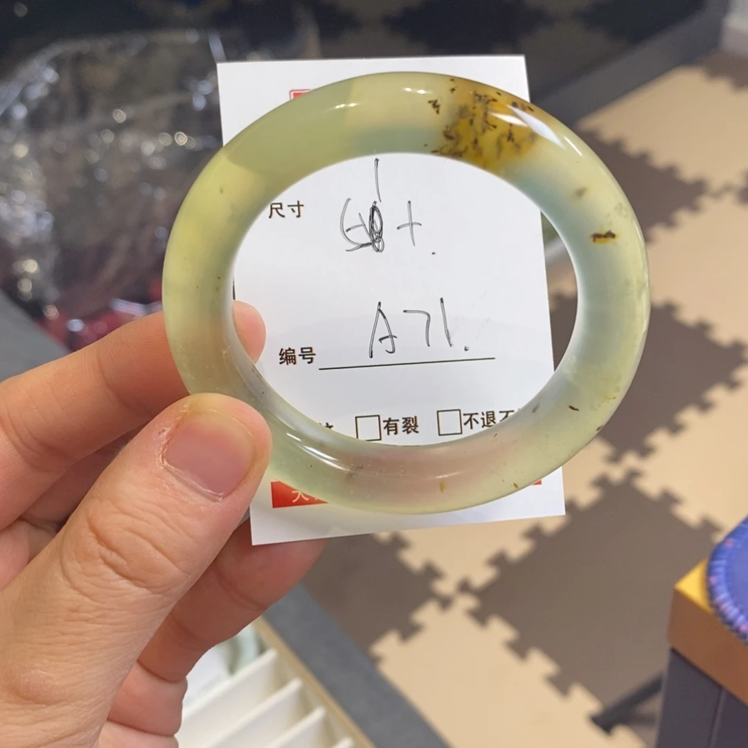 蛇纹石玉手镯未镶嵌玉**芊