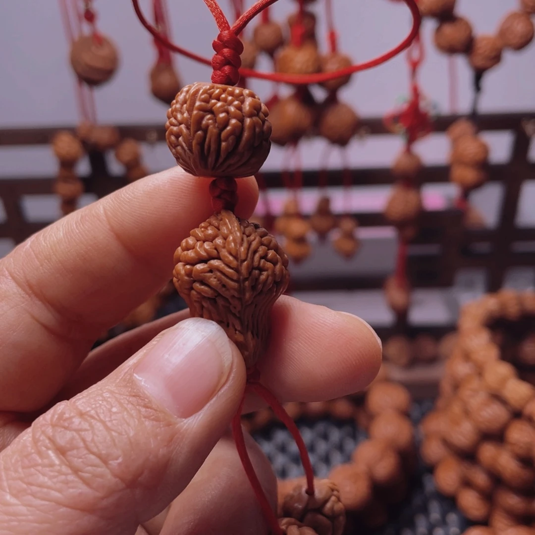 木质类龙纹桃枭手串