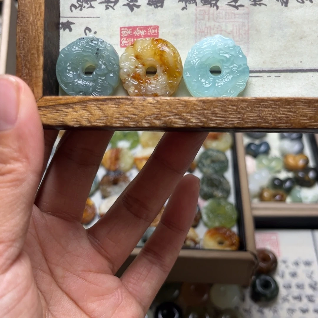蛇纹石玉合金颈饰