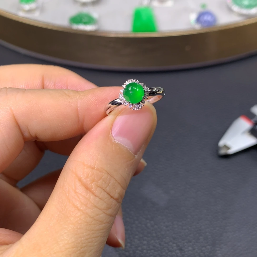 翡翠戒指18K金镶嵌翡翠