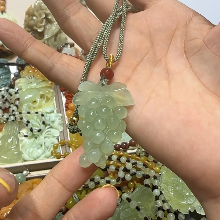 蛇纹石玉未镶嵌吊坠