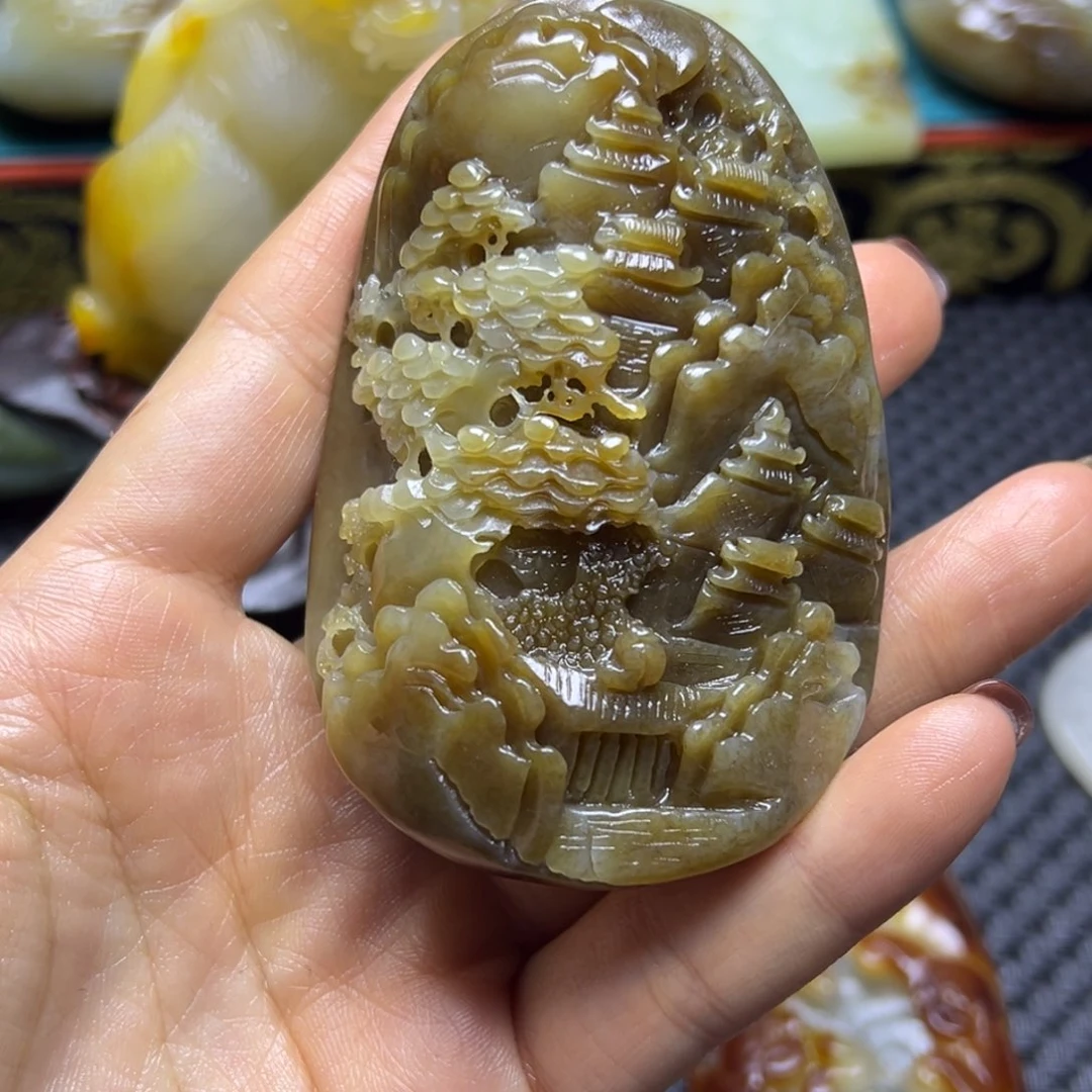 和田玉未镶嵌把件