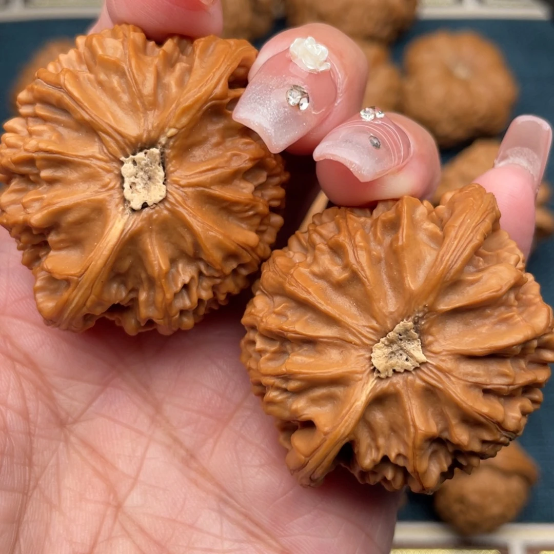 天***我文玩核桃吊坠46全品宫灯。