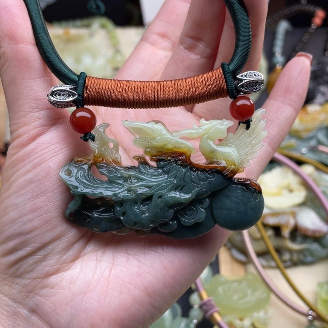 蛇纹石玉颈饰未镶嵌兔****.