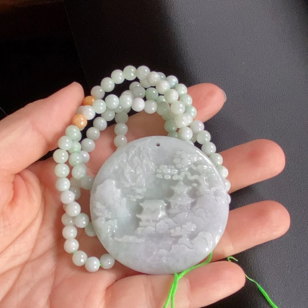 翡翠颈饰未镶嵌山水