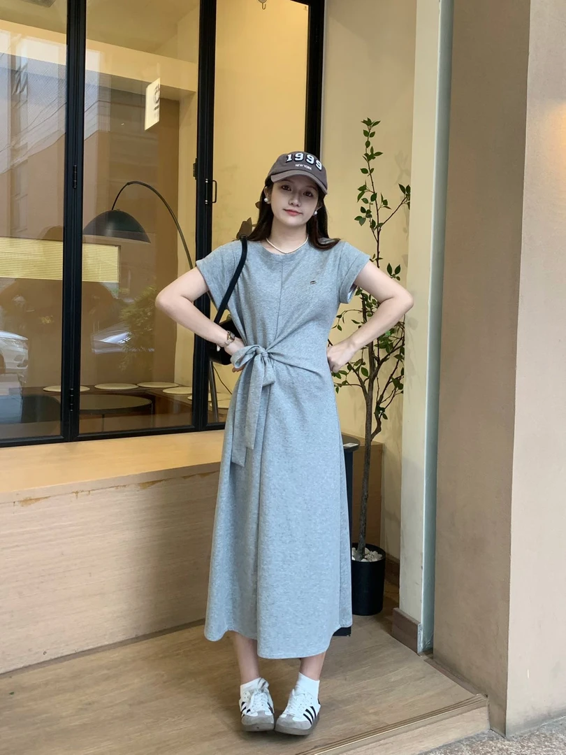 小个子2025秋季韩版百搭纯色设计感腰间绑带收腰显瘦卷边袖连衣裙