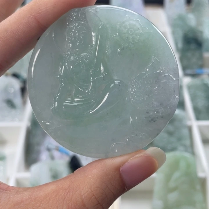 翡翠挂件未镶嵌翡翠