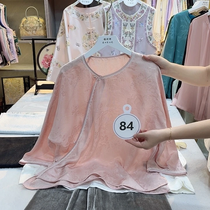 花***子非遗传承人的精神风貌