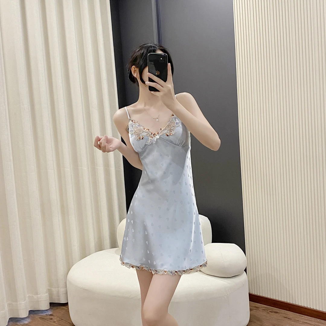 【静纹】维密冰丝睡衣女夏季新款性感蕾丝吊带睡袍带胸垫大码家居服