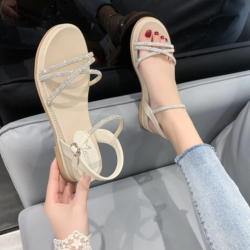 夏季新款防滑牛筋底女鞋凉鞋低跟水钻平底时尚轻便一字带百搭软底