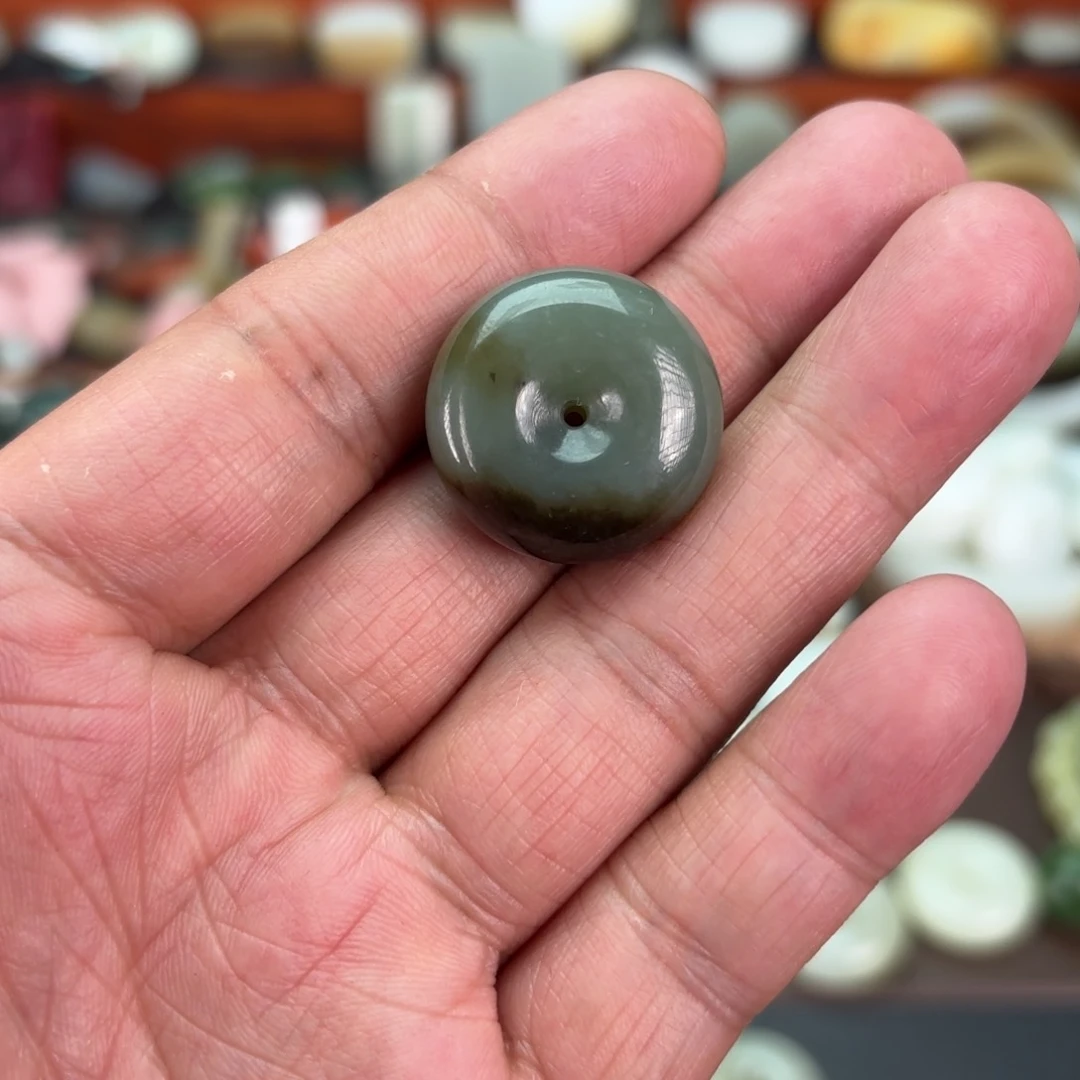 和田玉（糖玉）颈饰未镶嵌?**酱