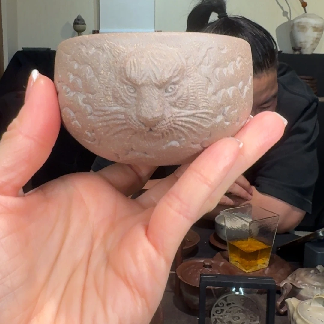 红降坡泥虎啸紫砂杯