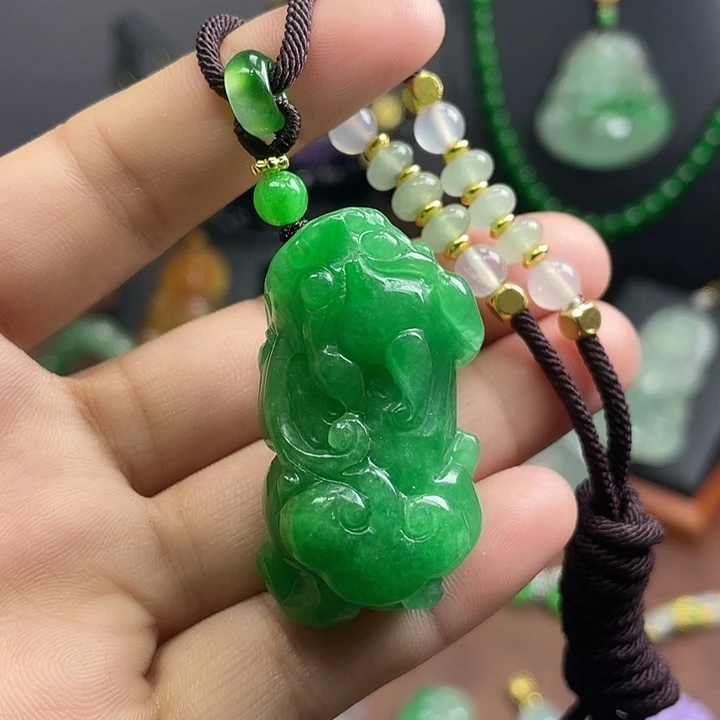 翡翠未镶嵌吊坠(赠链)