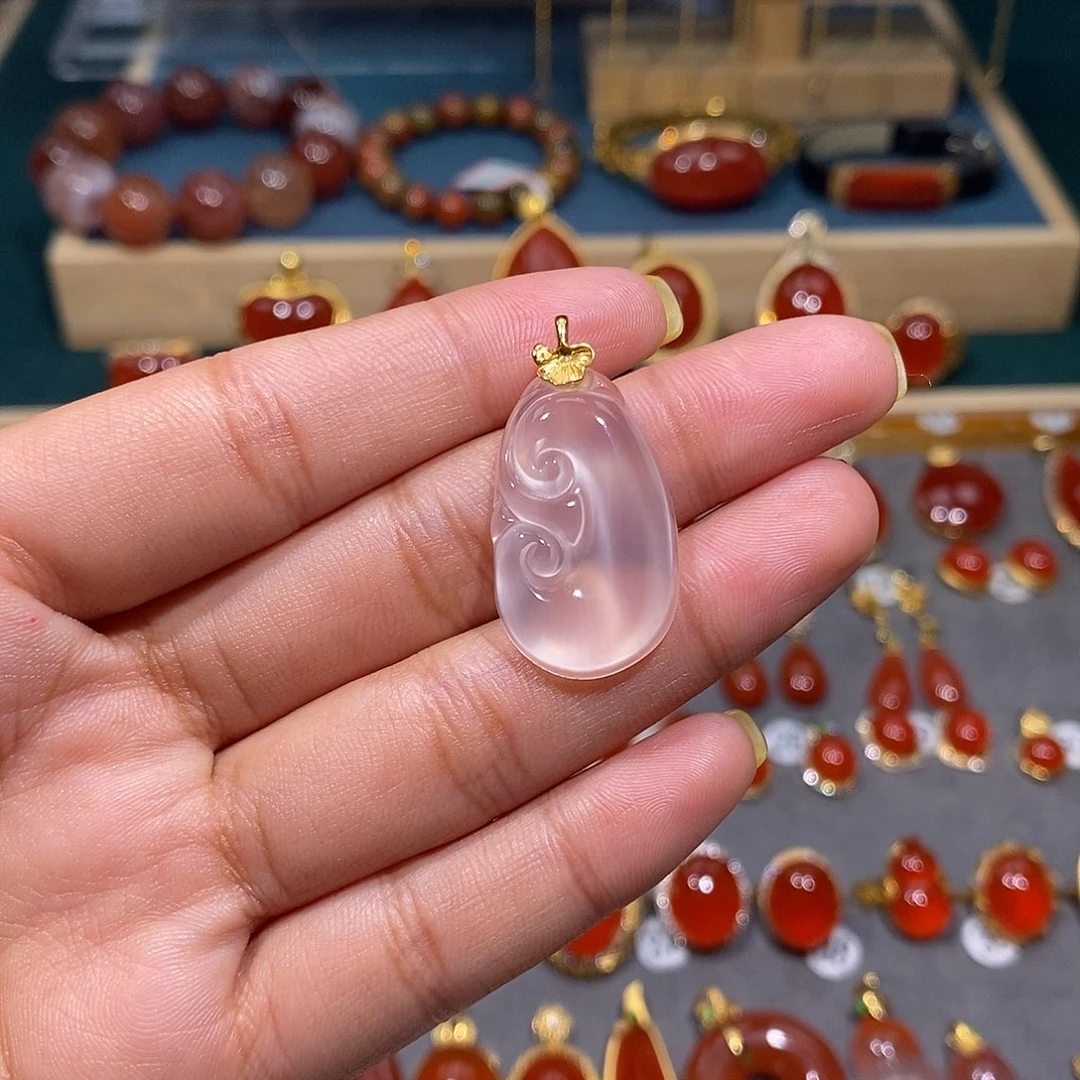 玛瑙/玉髓18K金镶嵌颈饰