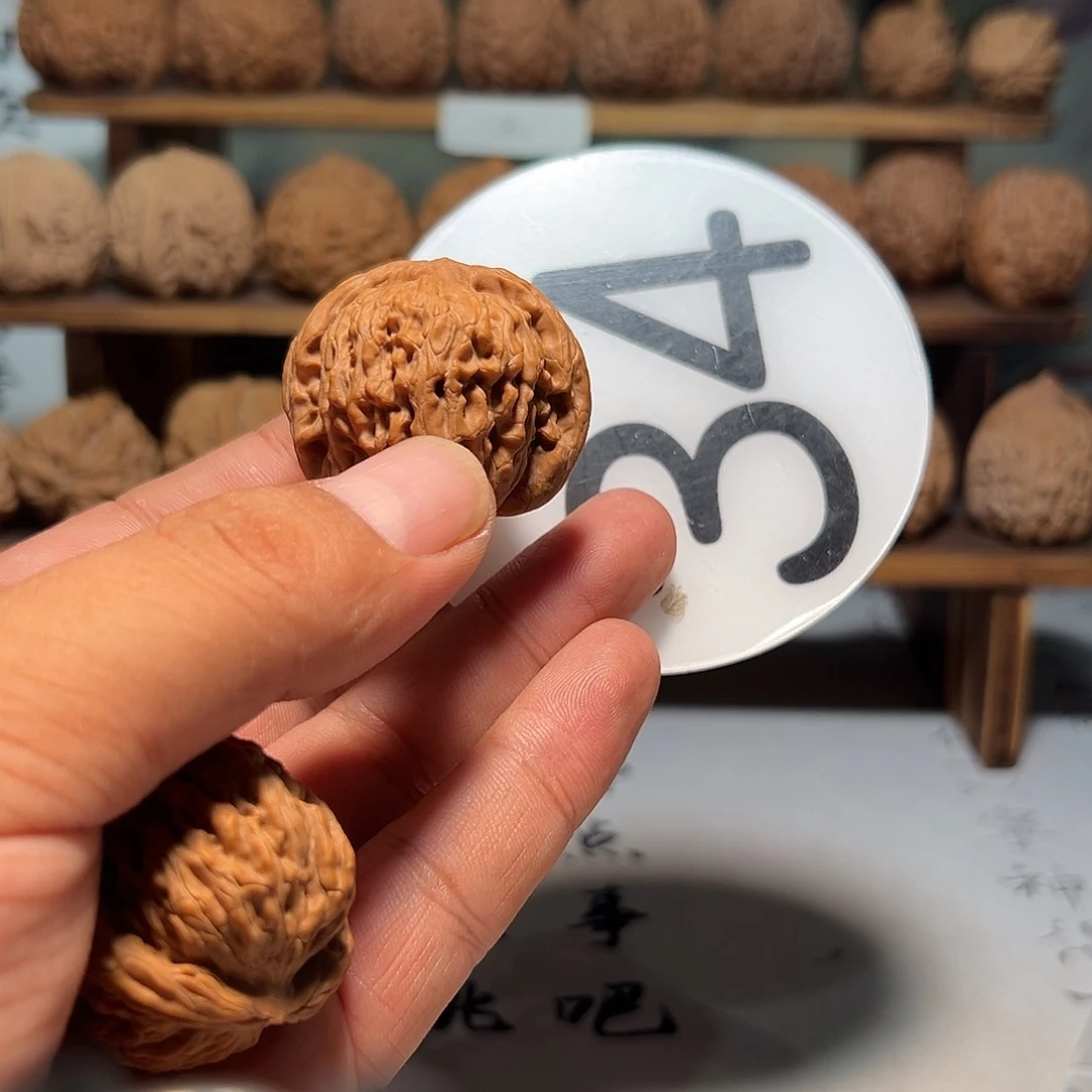 毫****白文玩核桃，白色34号