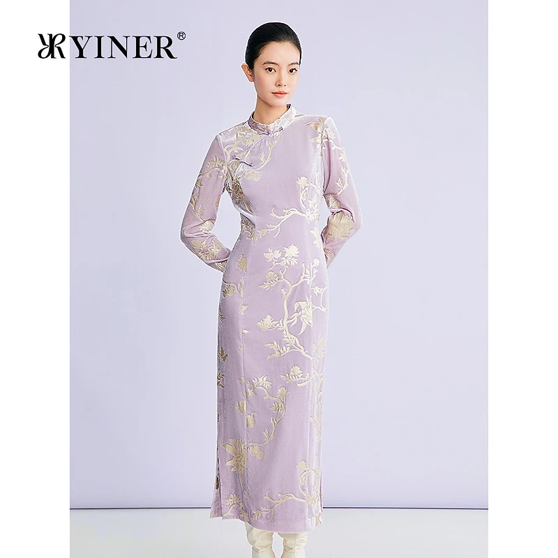 【新中式】YINER音儿2026春季新款亮丝刺绣肌理旗袍领丝绒连衣裙
