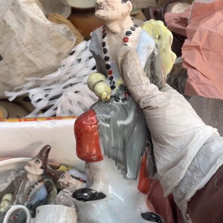 其他盘子碗砂锅都有