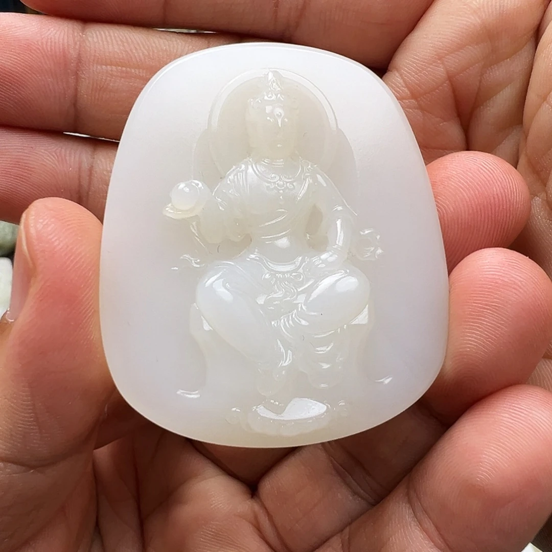 宁***司和田玉未镶嵌颈饰