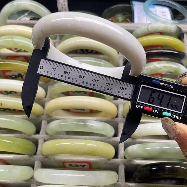 蛇纹石玉未镶嵌手镯351