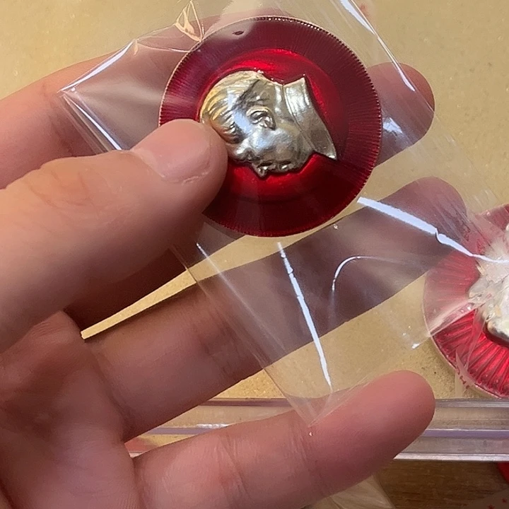 红***你偷偷看你一眼望去