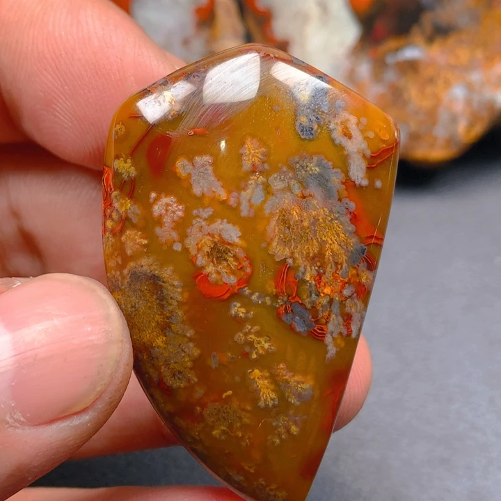 玛瑙/玉髓颈饰未镶嵌左**薄