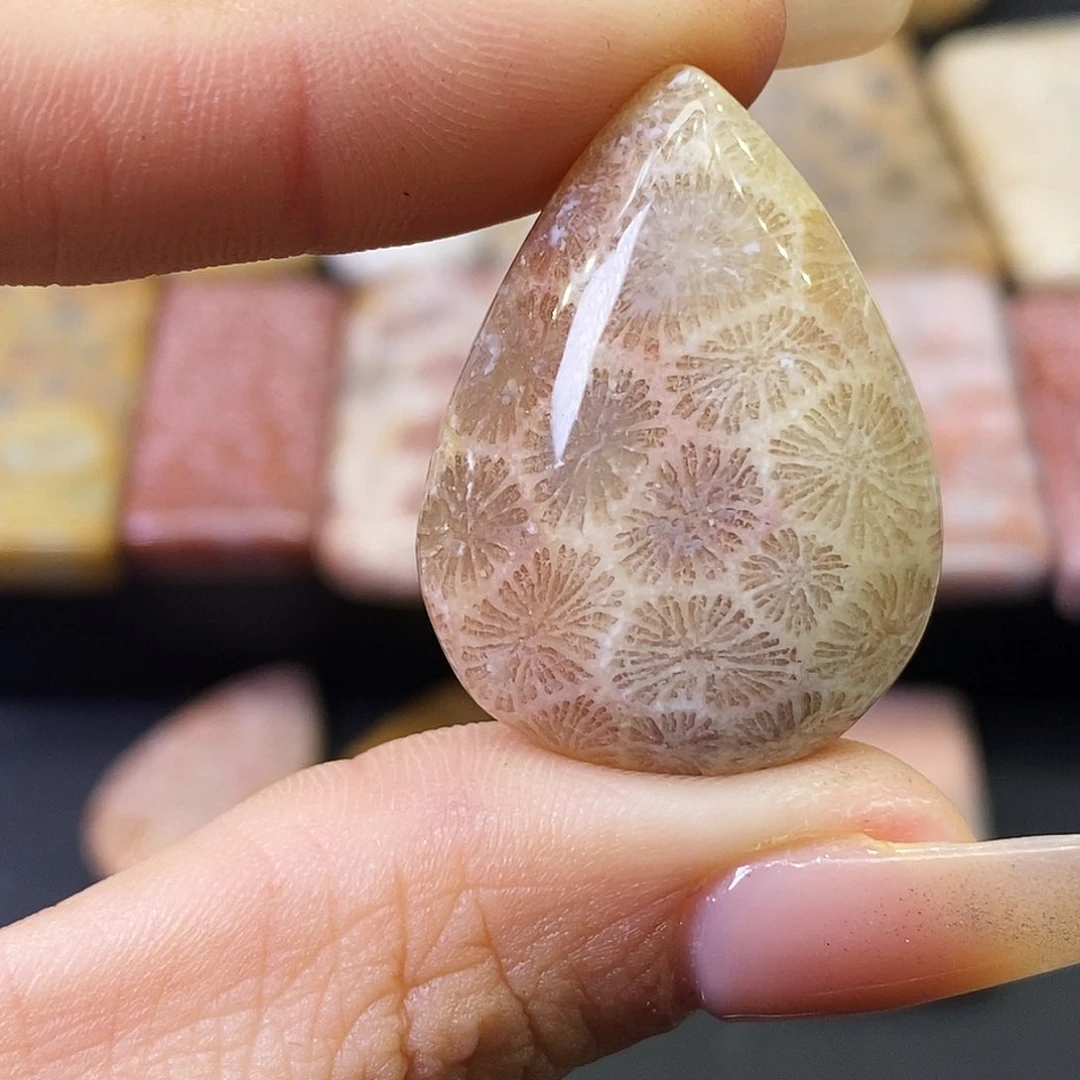 硅化玉颈饰合金简****皇