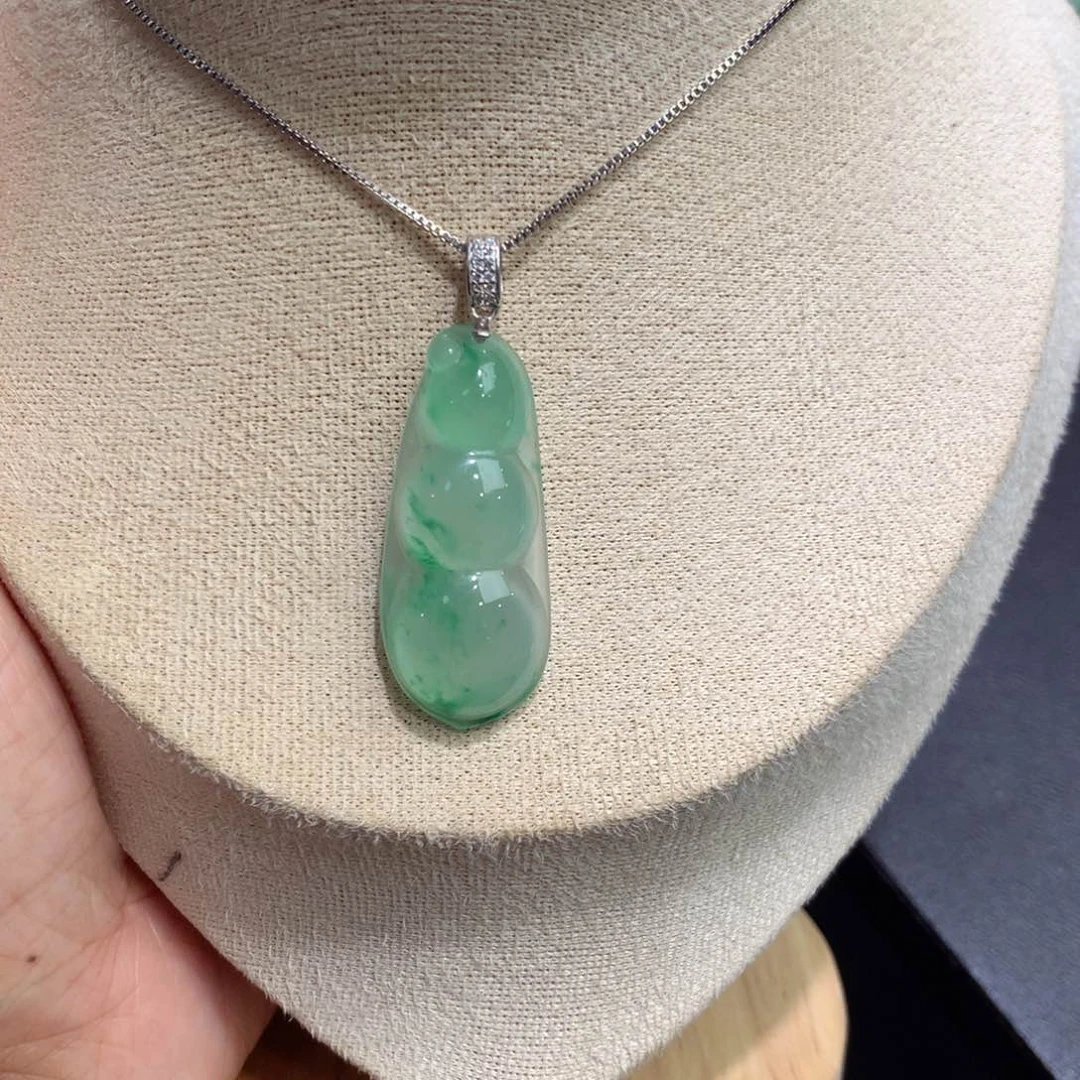 颈饰未镶嵌石英质玉（非洲翠）