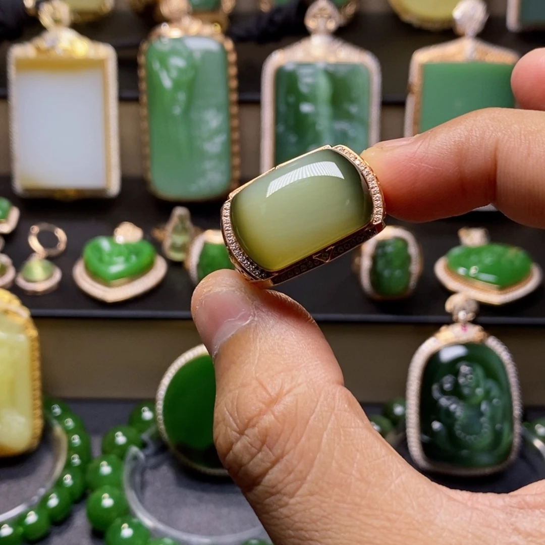 和田玉18K金镶嵌吊坠(不含链)M***?