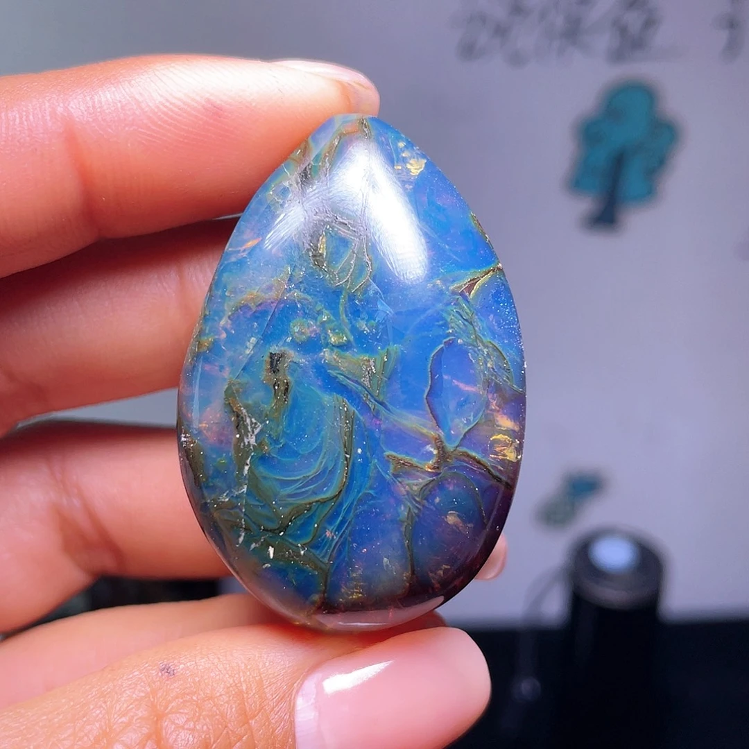 琥珀裸石未镶嵌？