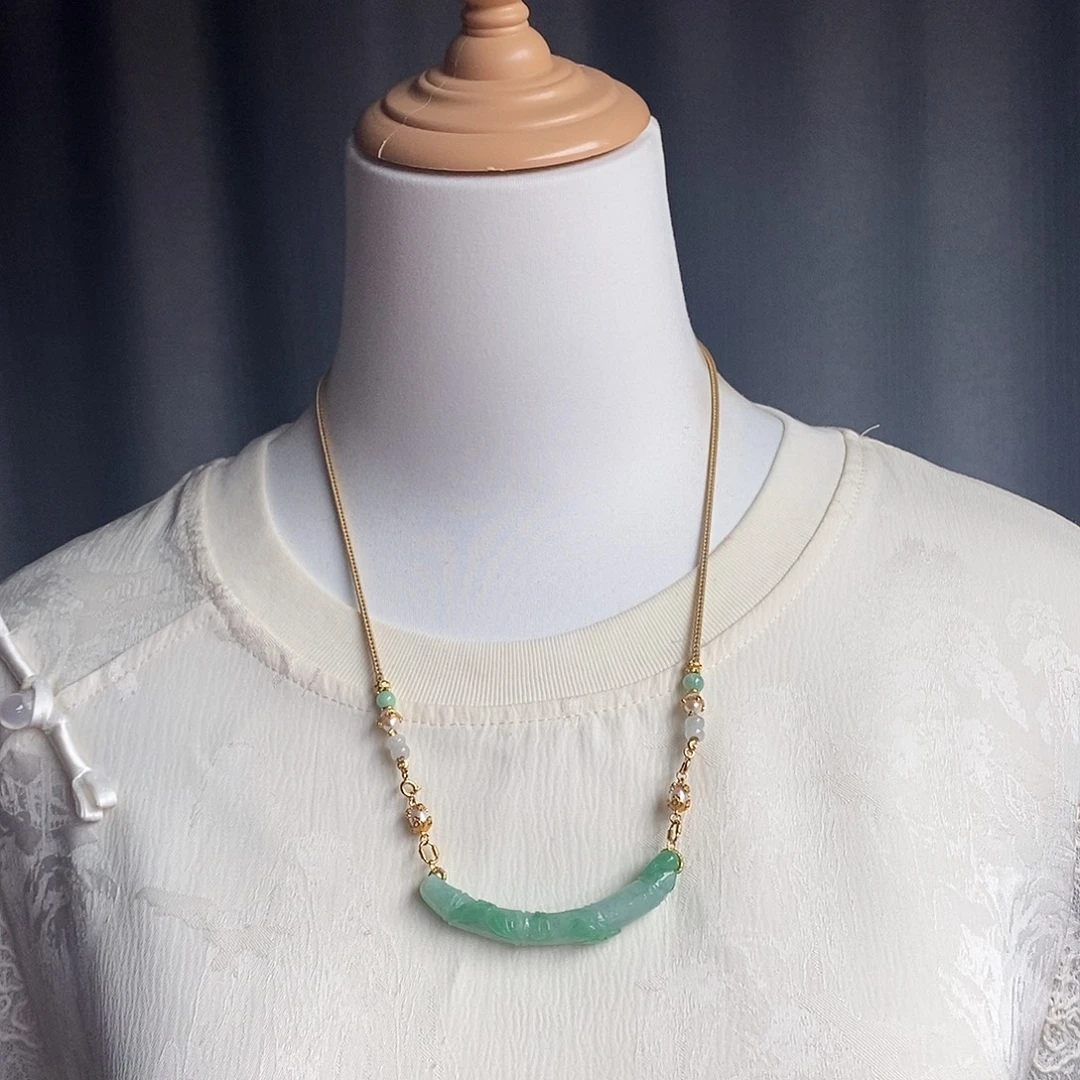 翡翠未镶嵌吊坠(赠链)