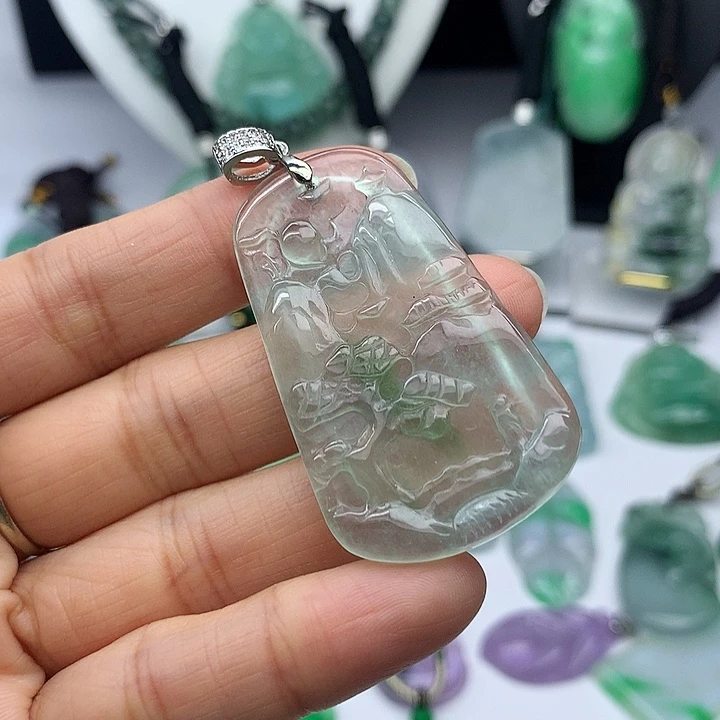 翡翠未镶嵌吊坠(赠链)