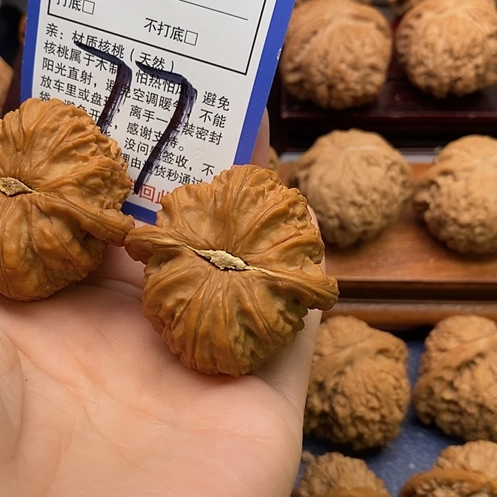 老***街桃核吊坠白狮子头43