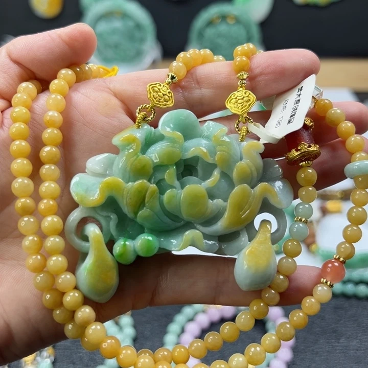 颈饰未镶嵌翡翠吊坠