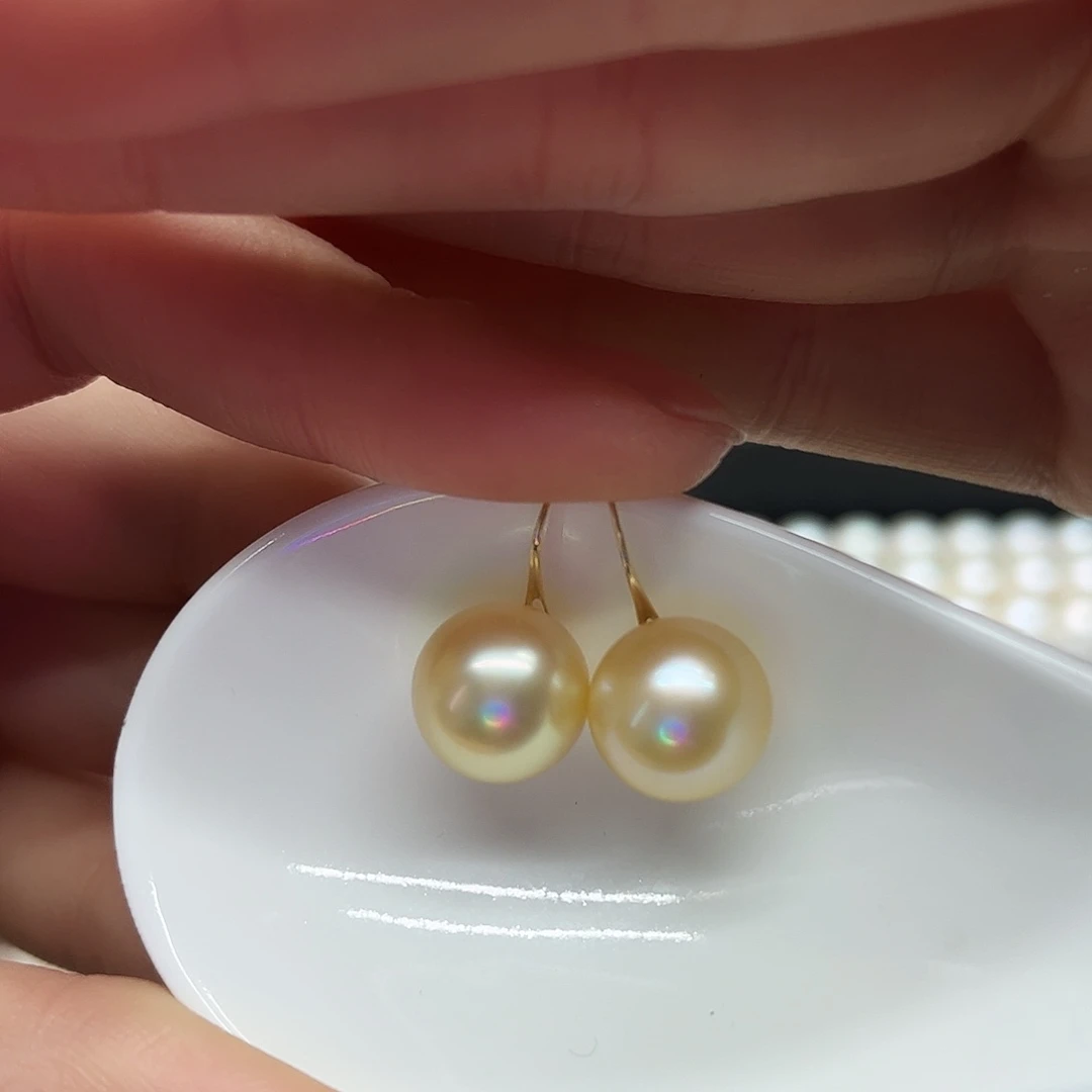 18K金镶嵌海水珍珠耳饰