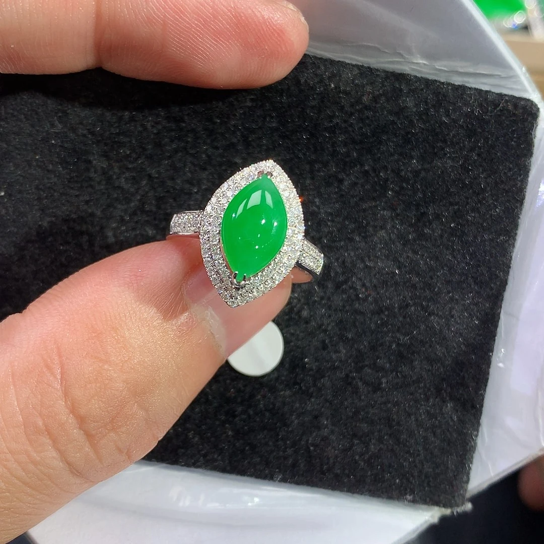 翡翠戒指18K金镶嵌戒指