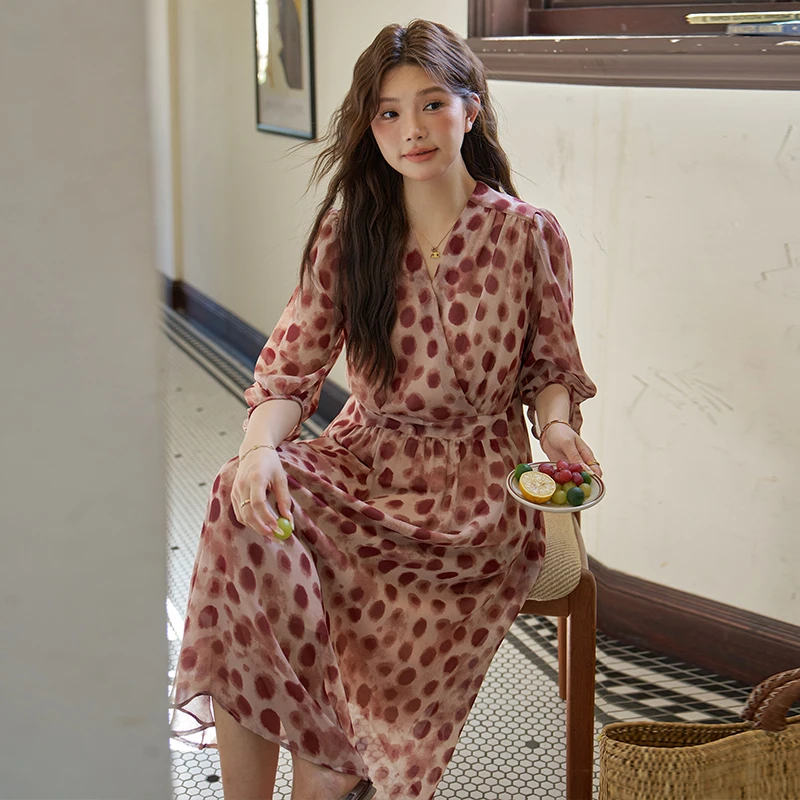 五季家大码显瘦2025流行夏季新款收腰遮肉波点法式秋冬连衣裙红色