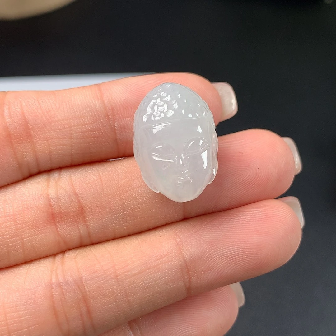 翡翠未镶嵌颈饰佛头