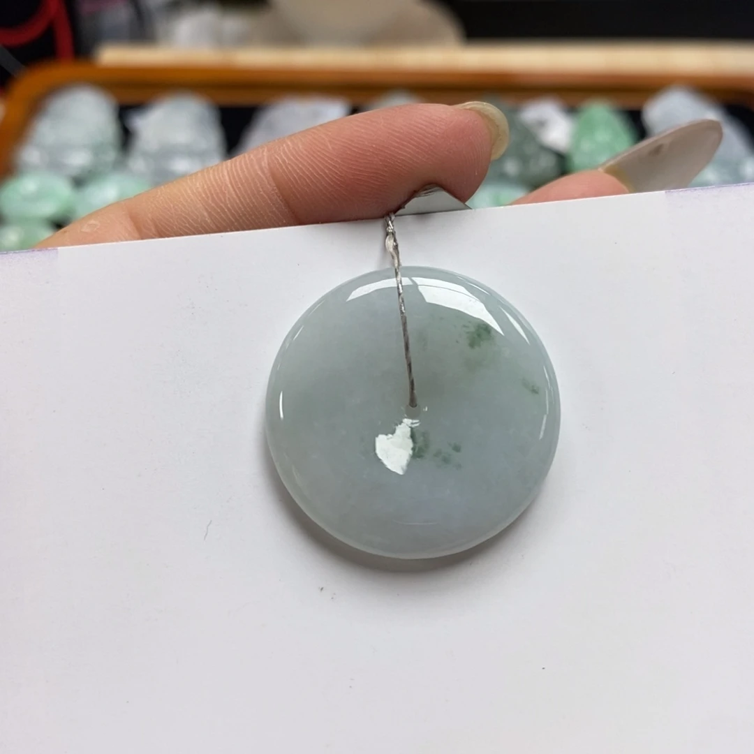 翡翠颈饰未镶嵌平安扣