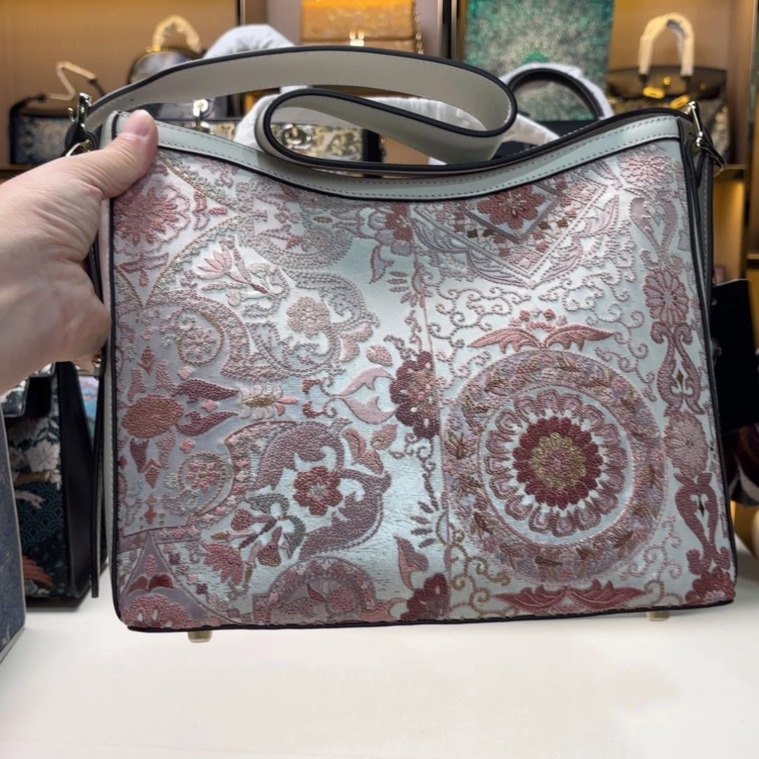 潇****织绣高定浮力大漏