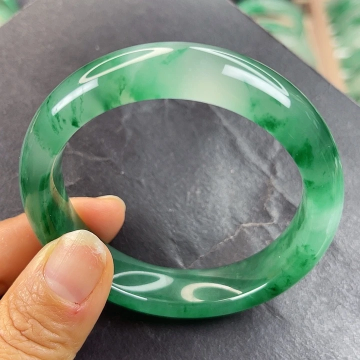 未镶嵌手镯石英质玉